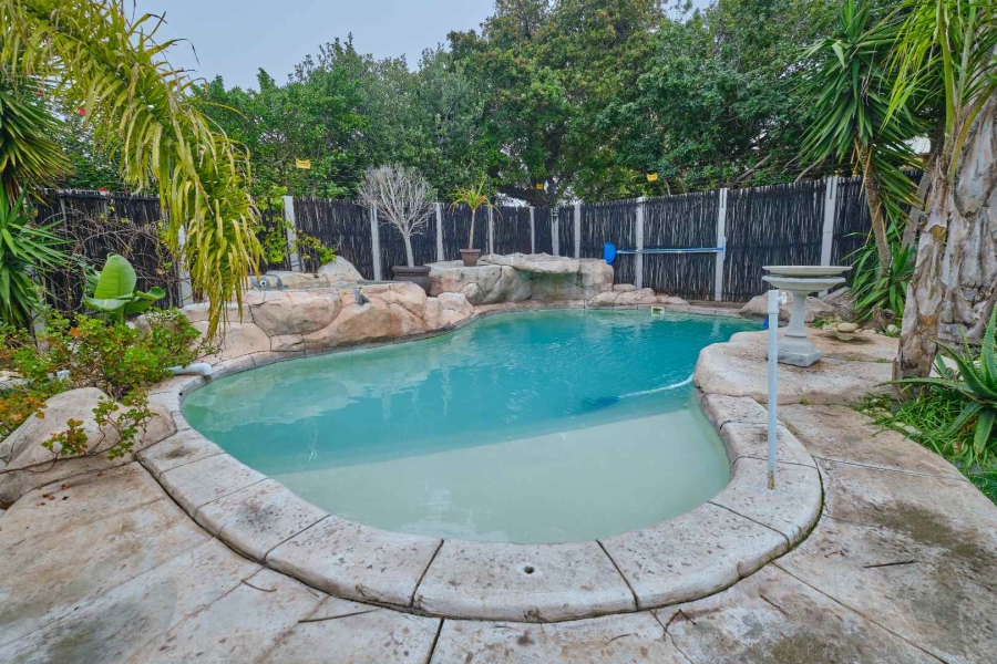 4 Bedroom Property for Sale in Flamingo Vlei Western Cape